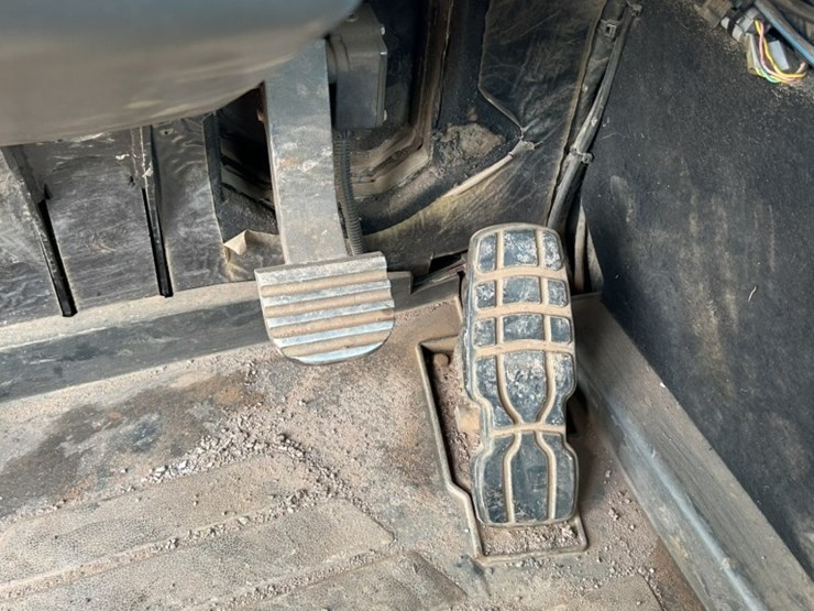 caterpillar-745-image-88