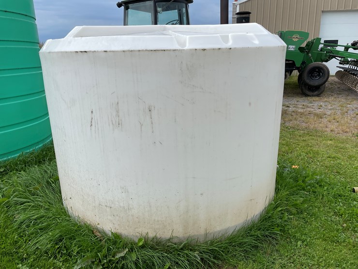 #7114-•-vertical-gusset-1500-gal-poly-liquid-tank-image-4