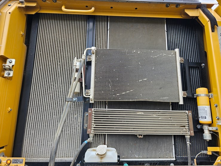 2017-caterpillar-336f-image-51