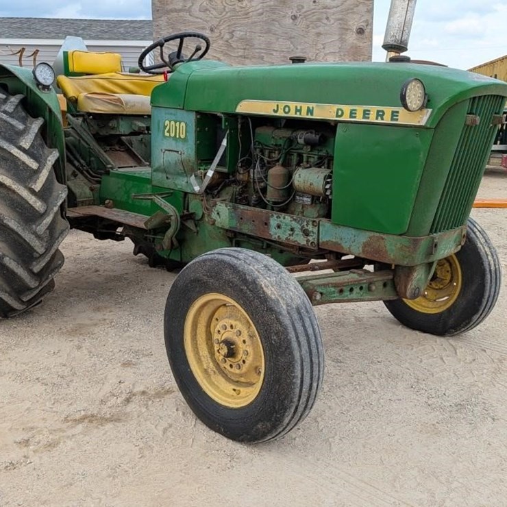 JOHN DEERE 2010