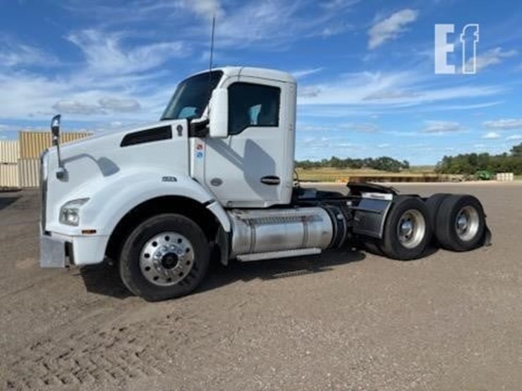 2016-kenworth-t880-image-1