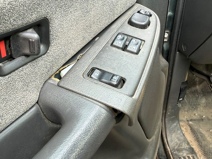 2003-chevrolet-silverado-image-31