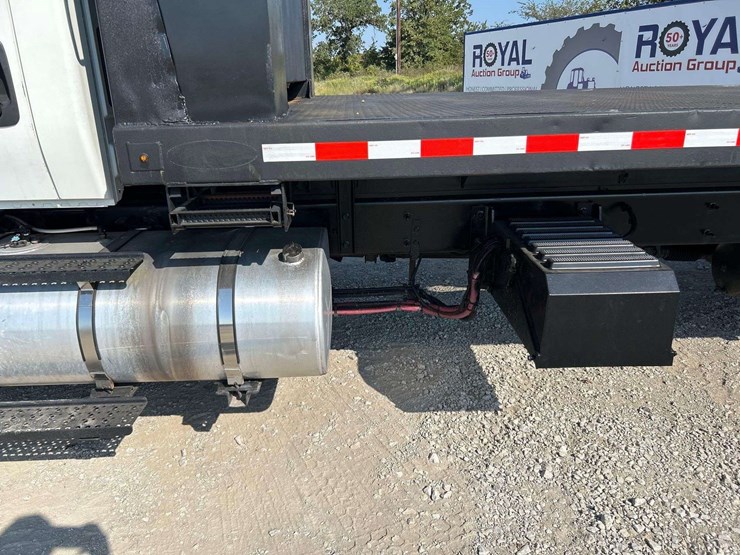 2018-international-durastar-4300-image-19