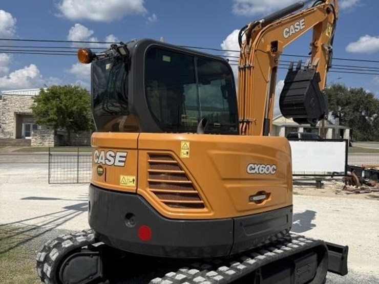 2022-case-cx60c-image-4
