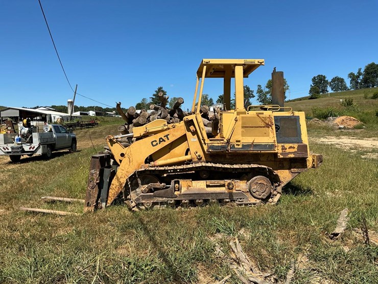 caterpillar-943-image-1