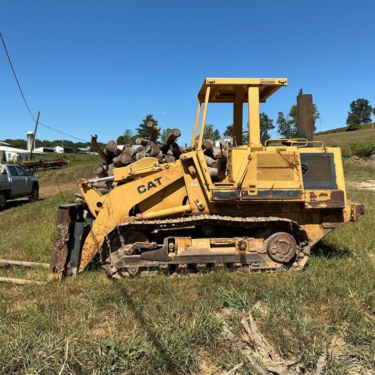CATERPILLAR 943