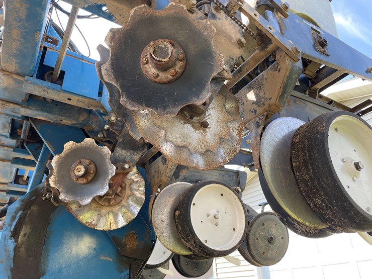 kinze-2300-image-16