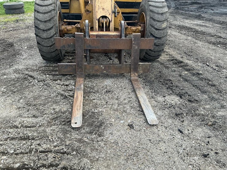 caterpillar-th82-image-9