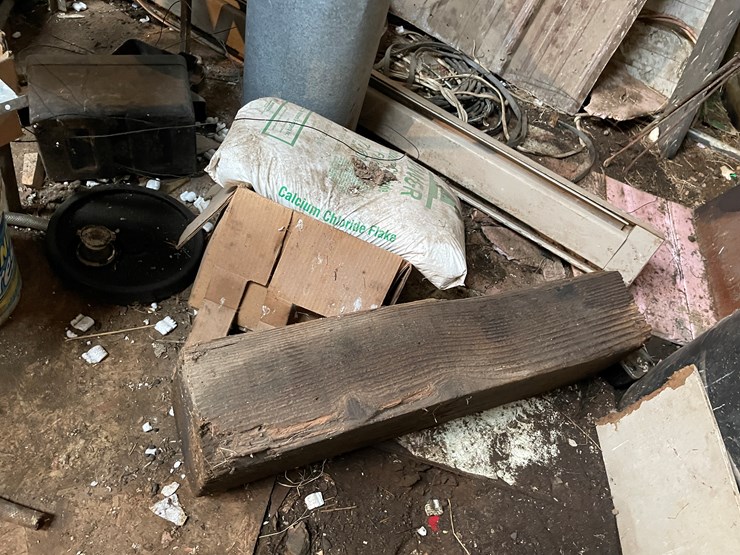 #7188-•-contents-of-corner-image-16