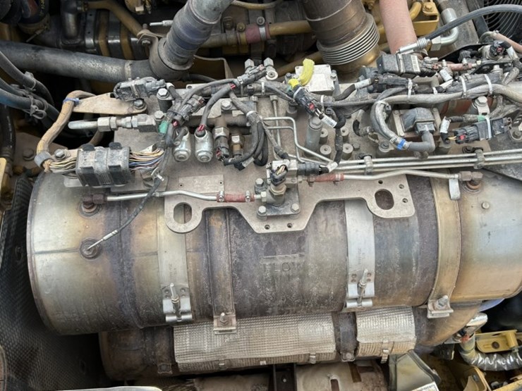 caterpillar-745-image-54