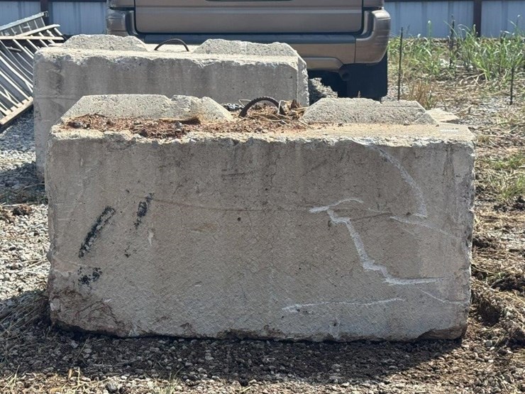 stackable-concrete-barrier-block-image-1