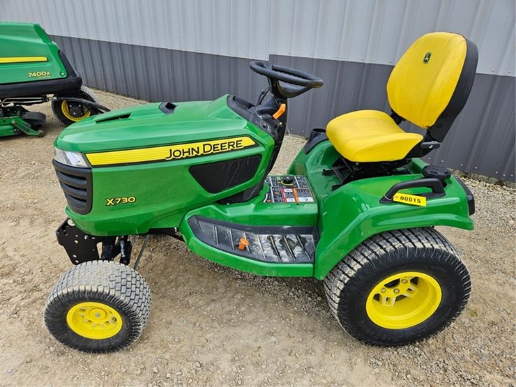 john-deere-x730-image-2