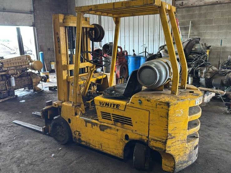 caterpillar-th82-image-5