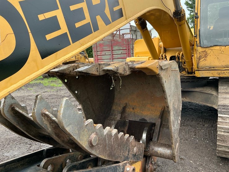 deere-200-lc-image-24
