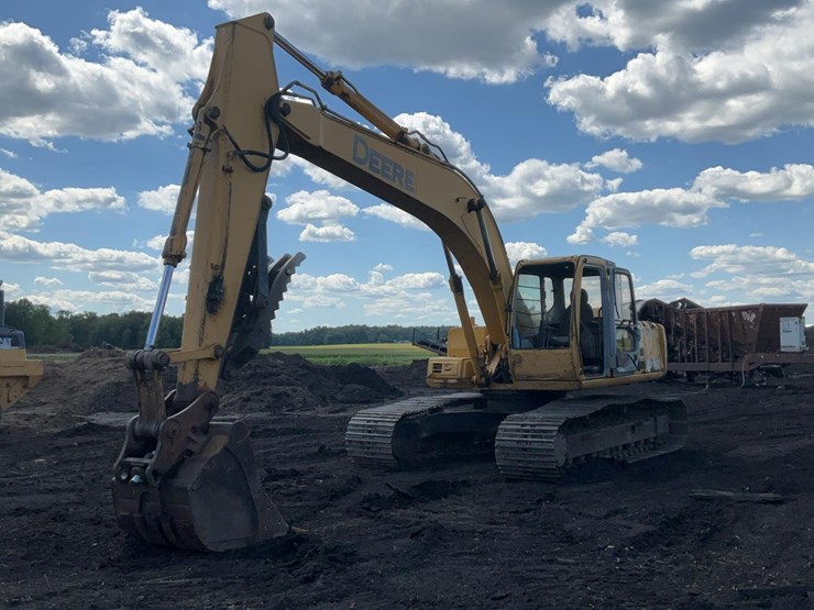deere-200-lc-image-5