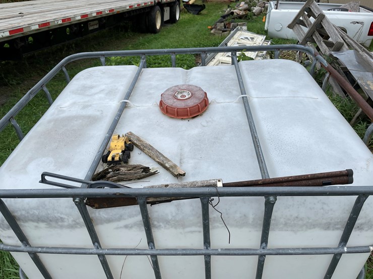 #7125-•-poly-tote-in-metal-cage-image-4