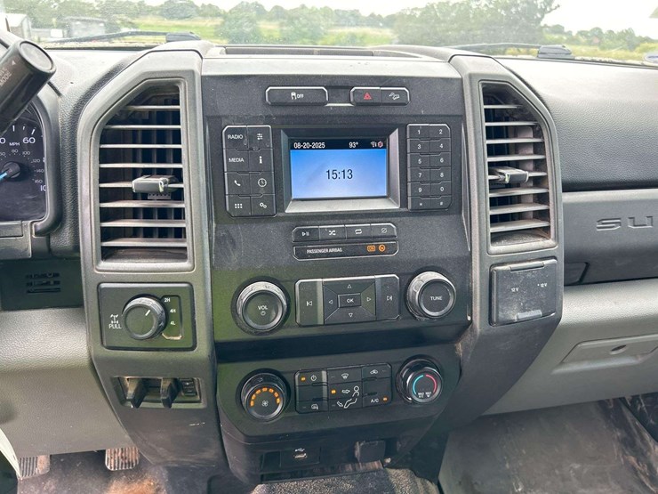 2021-ford-f250-image-15