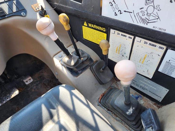 jcb-520-50-image-31