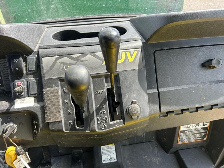 2016-john-deere-gator-image-18