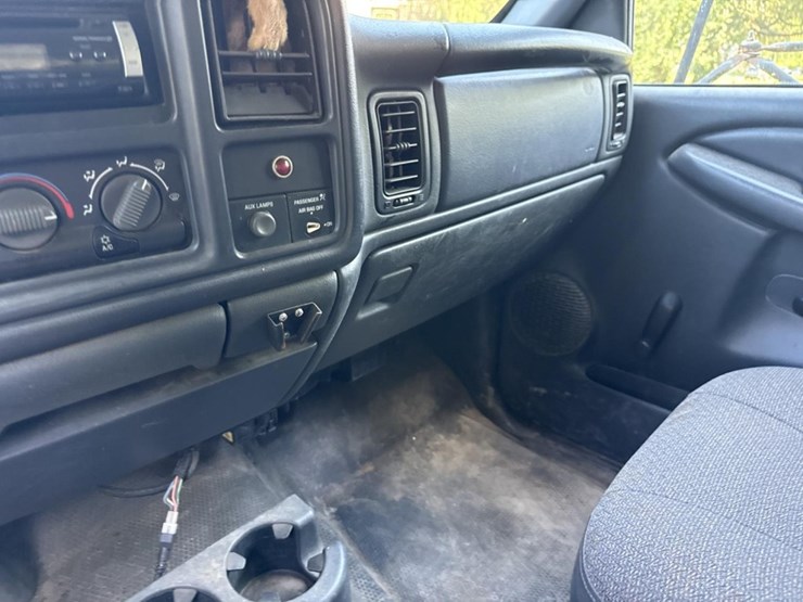 2001-chevrolet-3500-image-30