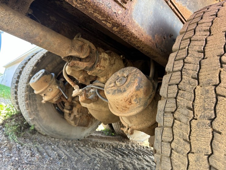 1997-mack-dm690s-image-34