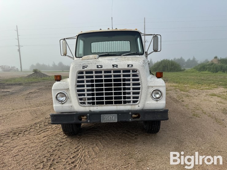 1981-ford-ln7000-image-2