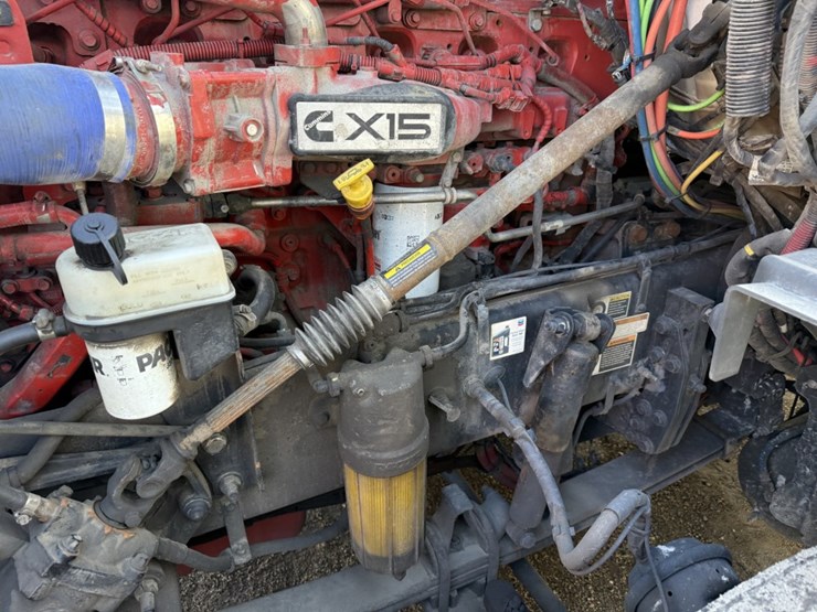 2022-peterbilt-579-image-15