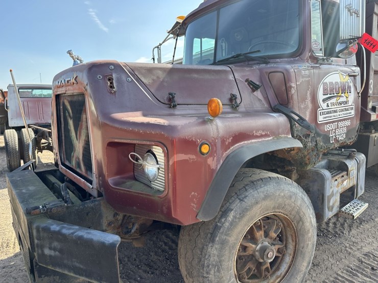 1997-mack-dm690s-image-8