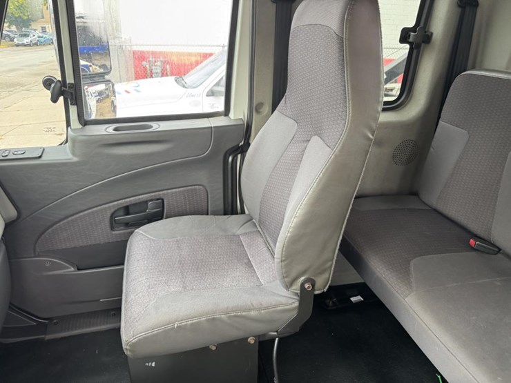 2017-international-durastar-4300-image-38