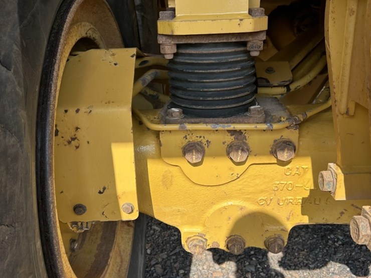 caterpillar-745-image-19