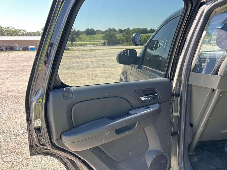 2014-chevrolet-tahoe-image-19