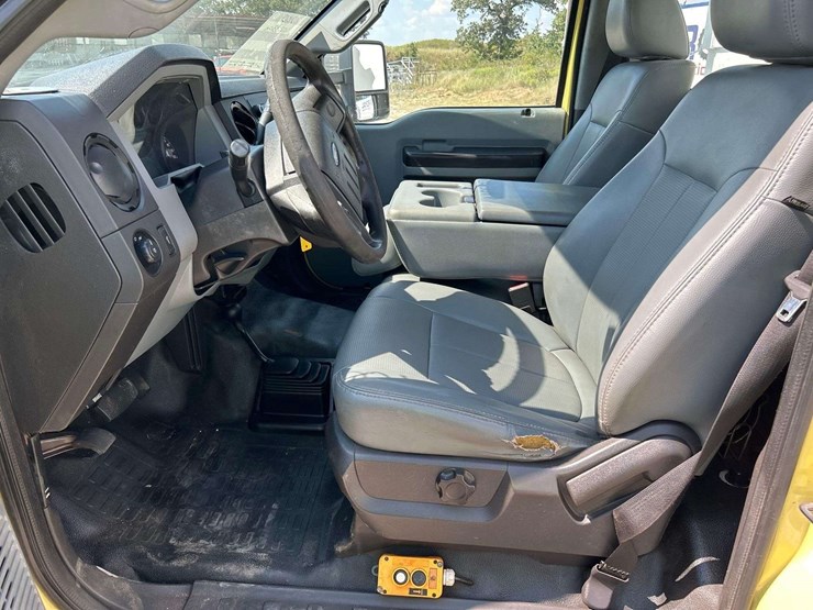 2012-ford-f550-image-11