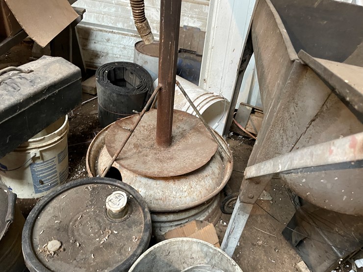 #7188-•-contents-of-corner-image-19