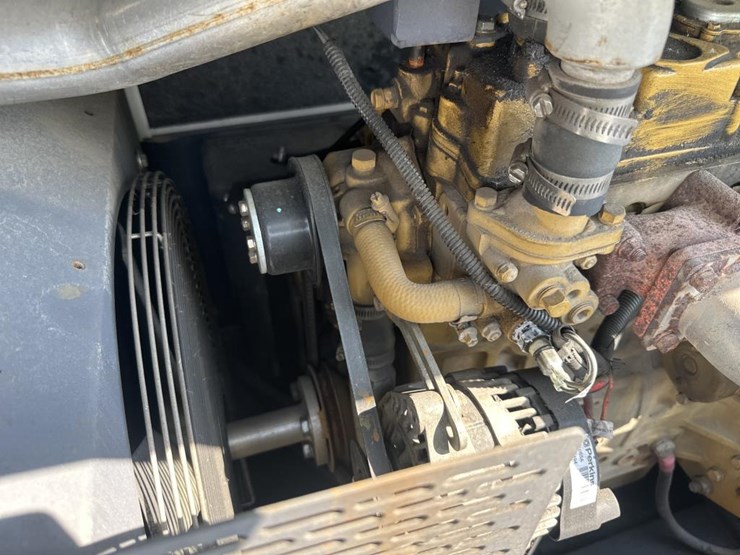 2016-caterpillar-c2.2-image-11
