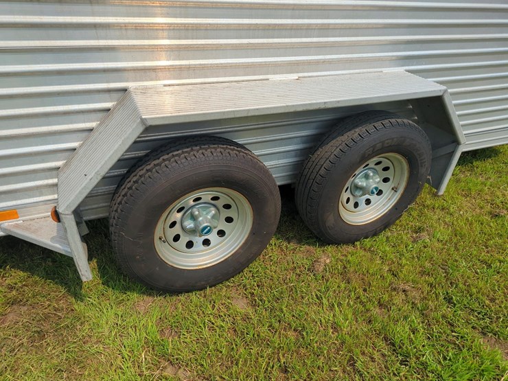 featherlite-livestock-trailer,-aluminum,-tandem-axle,-rubber-floor,-side-&-rear-doors-image-11