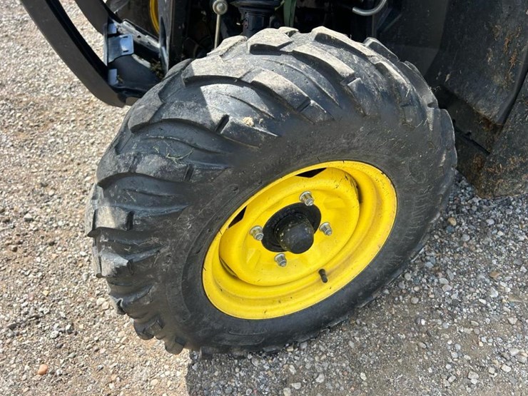 2016-john-deere-gator-image-13