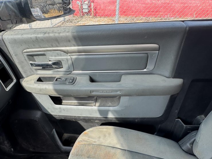 2017-ram-5500-slt-image-52