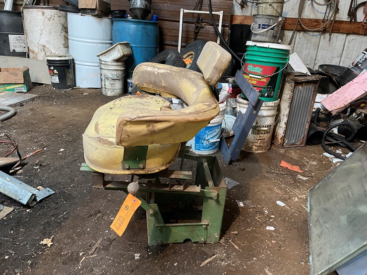 #7195-•-john-deere-tractor-seat-image-2