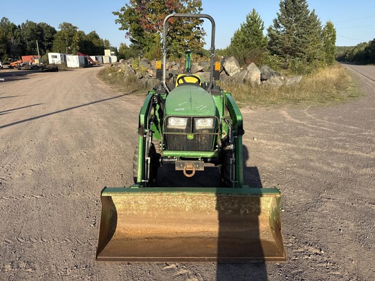 john-deere-3032e-image-8