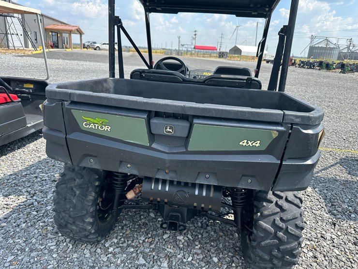 2021-john-deere-gator-image-18
