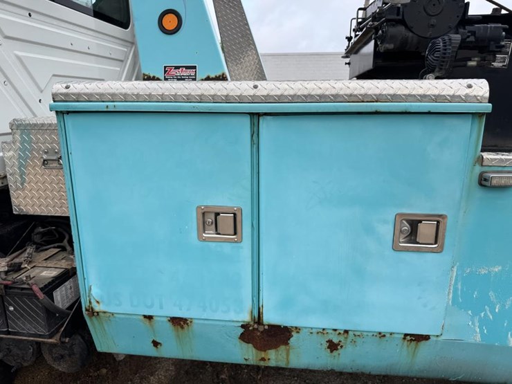 2004-international-durastar-4400-image-27