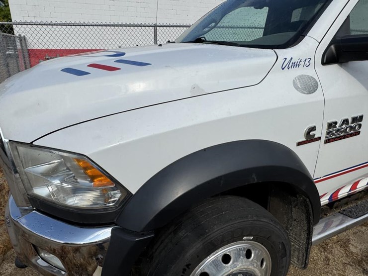 2017-ram-5500-slt-image-9