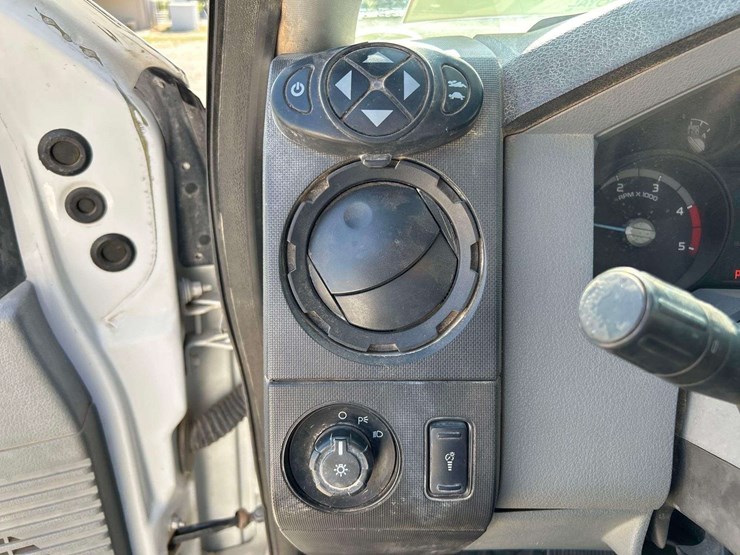 2012-ford-f550-image-14