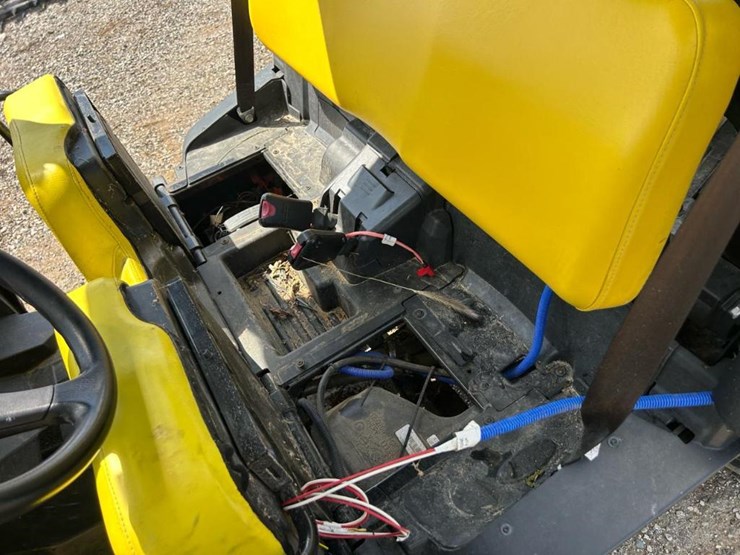 2016-john-deere-gator-image-20