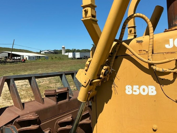 deere-850b-image-25