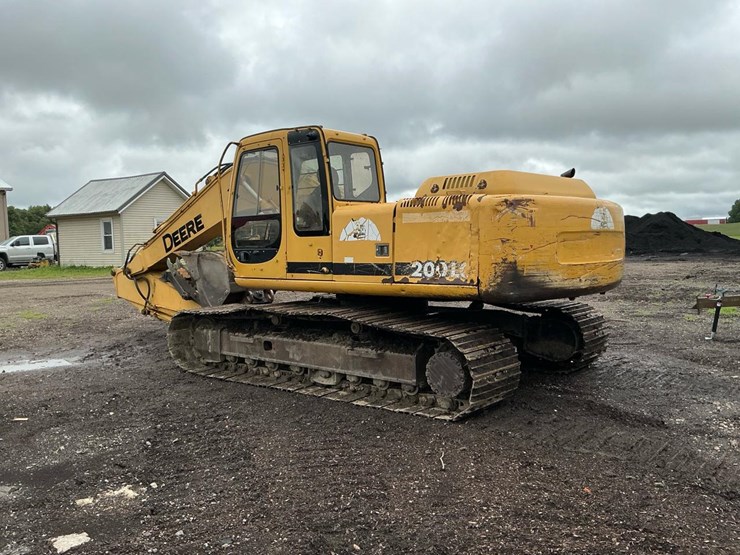 deere-200-lc-image-11