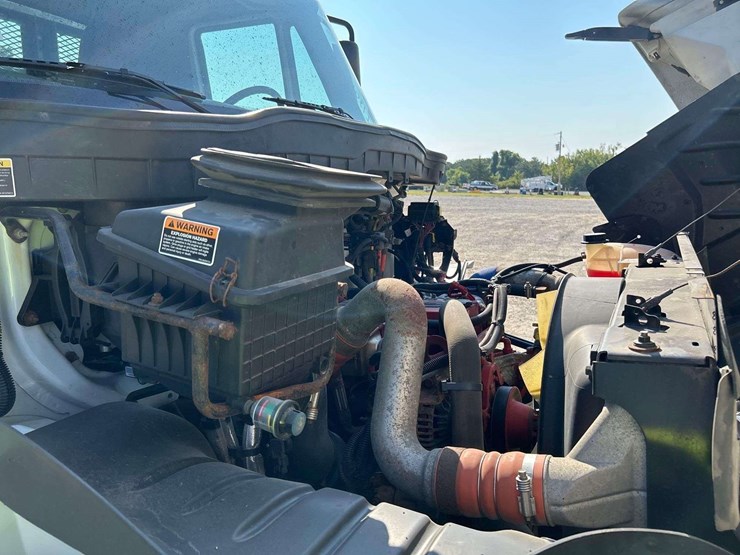 2018-international-durastar-4300-image-9