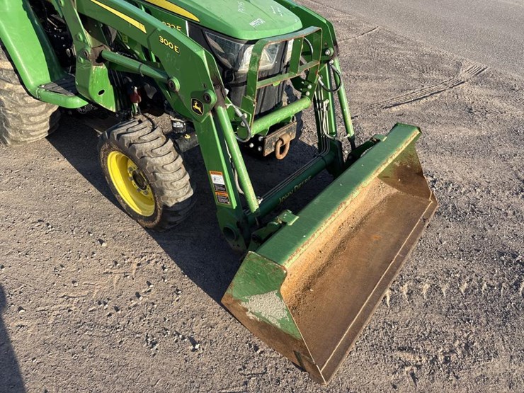 john-deere-3032e-image-26