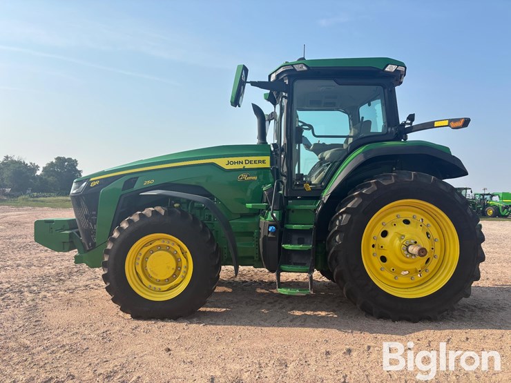 2024-john-deere-8r-250-image-8