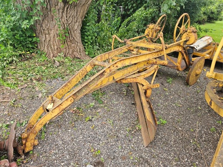 2016-caterpillar-18-image-1